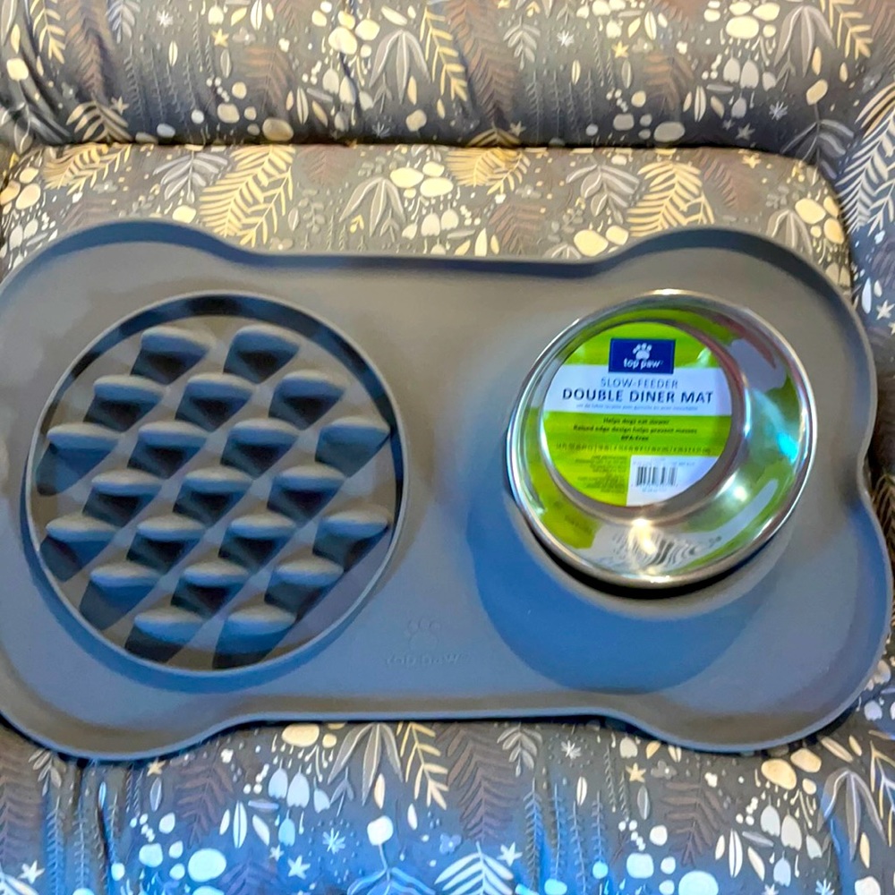 NWT Top Paw Slow Feeder Diner Mat & Water Bowl